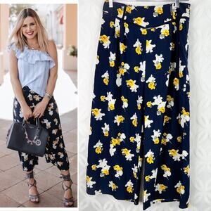 J by JOA Womens Size M Floral Navy Culottes Pants